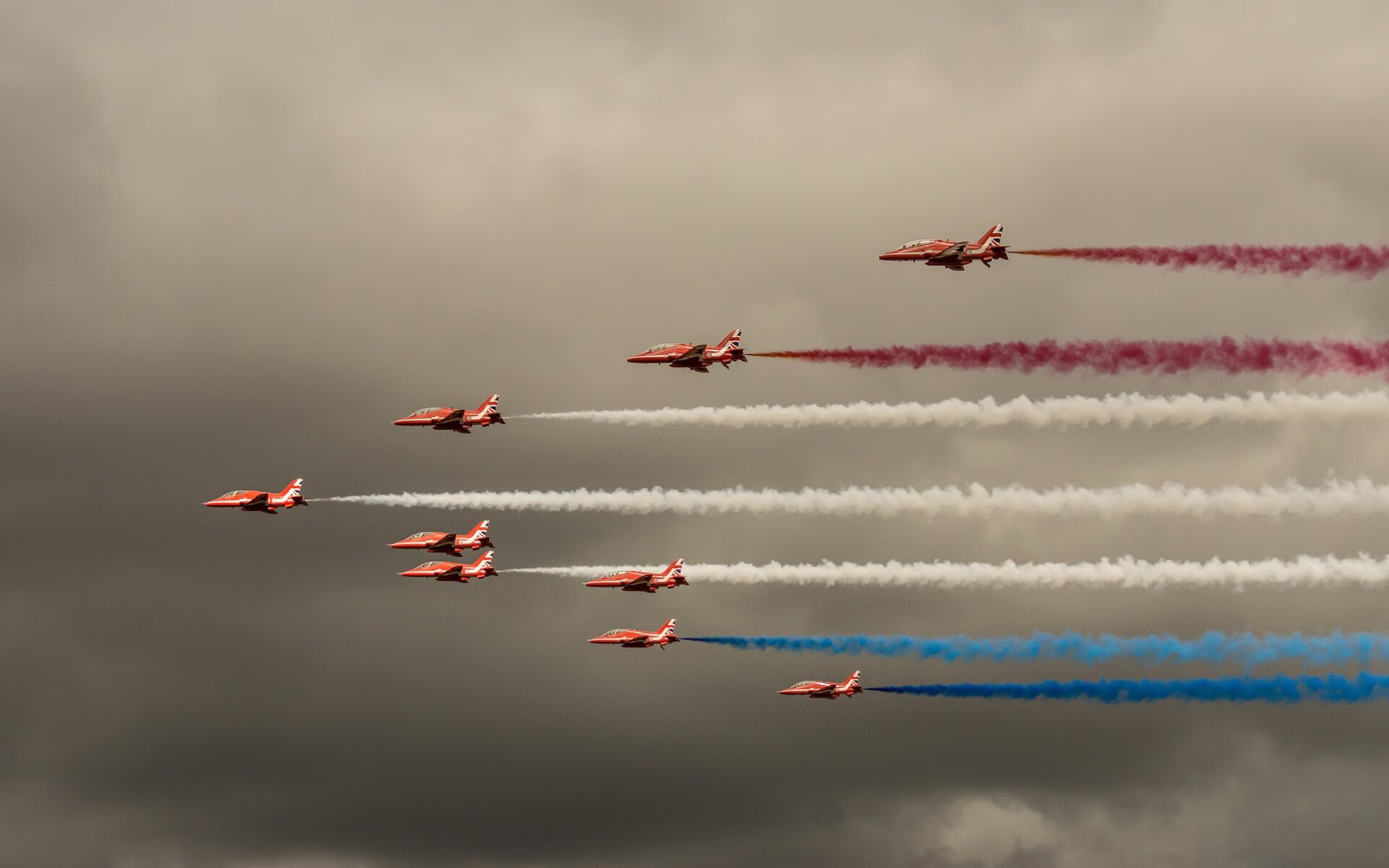 爱游戏体育-英超争冠形势扑朔迷离，阿森纳曼城你追我赶，英超联赛阿森纳