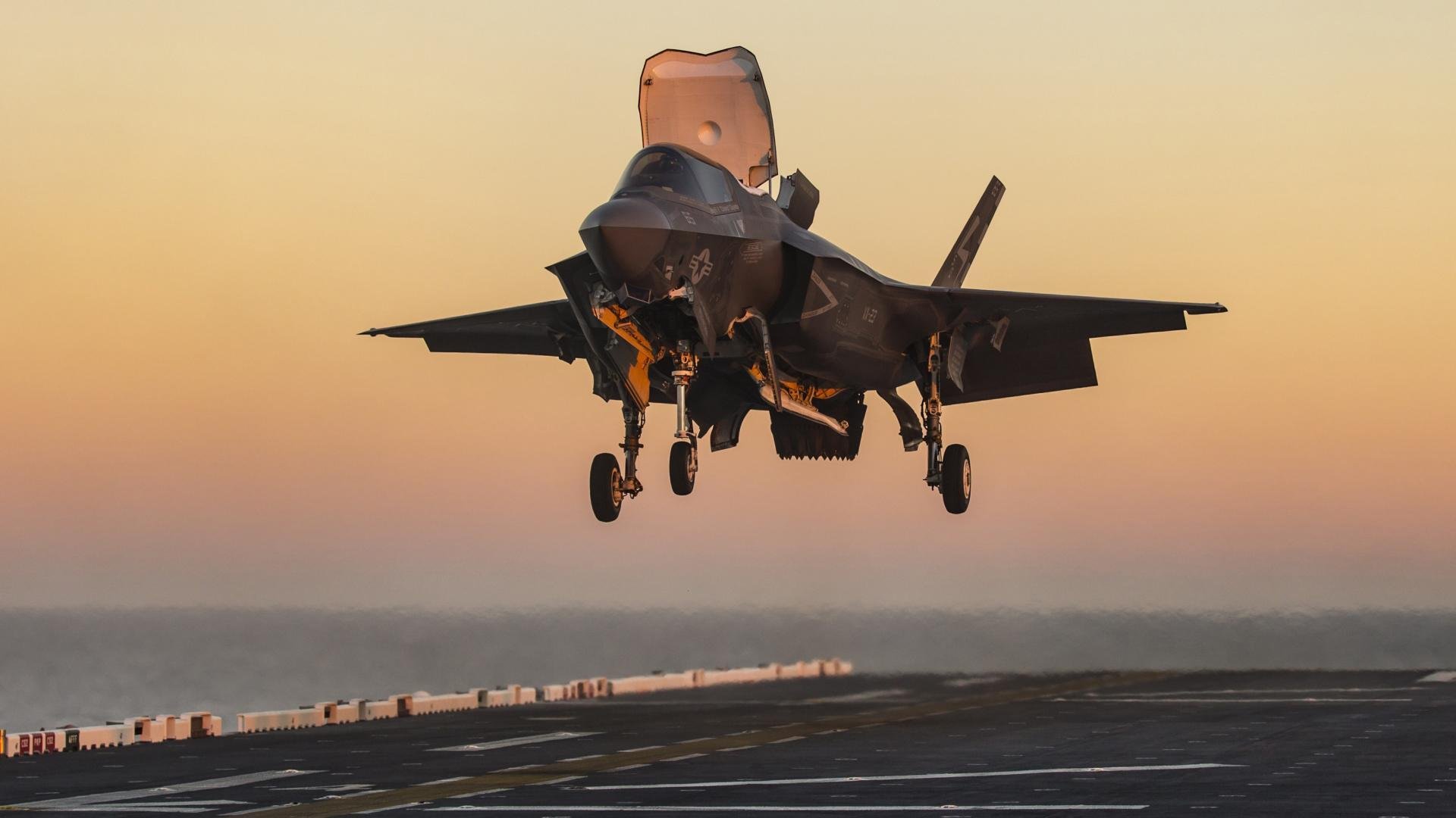 赛场上明星球员闪烁登场,实力碾压对手令人瞠目,球星出场视频