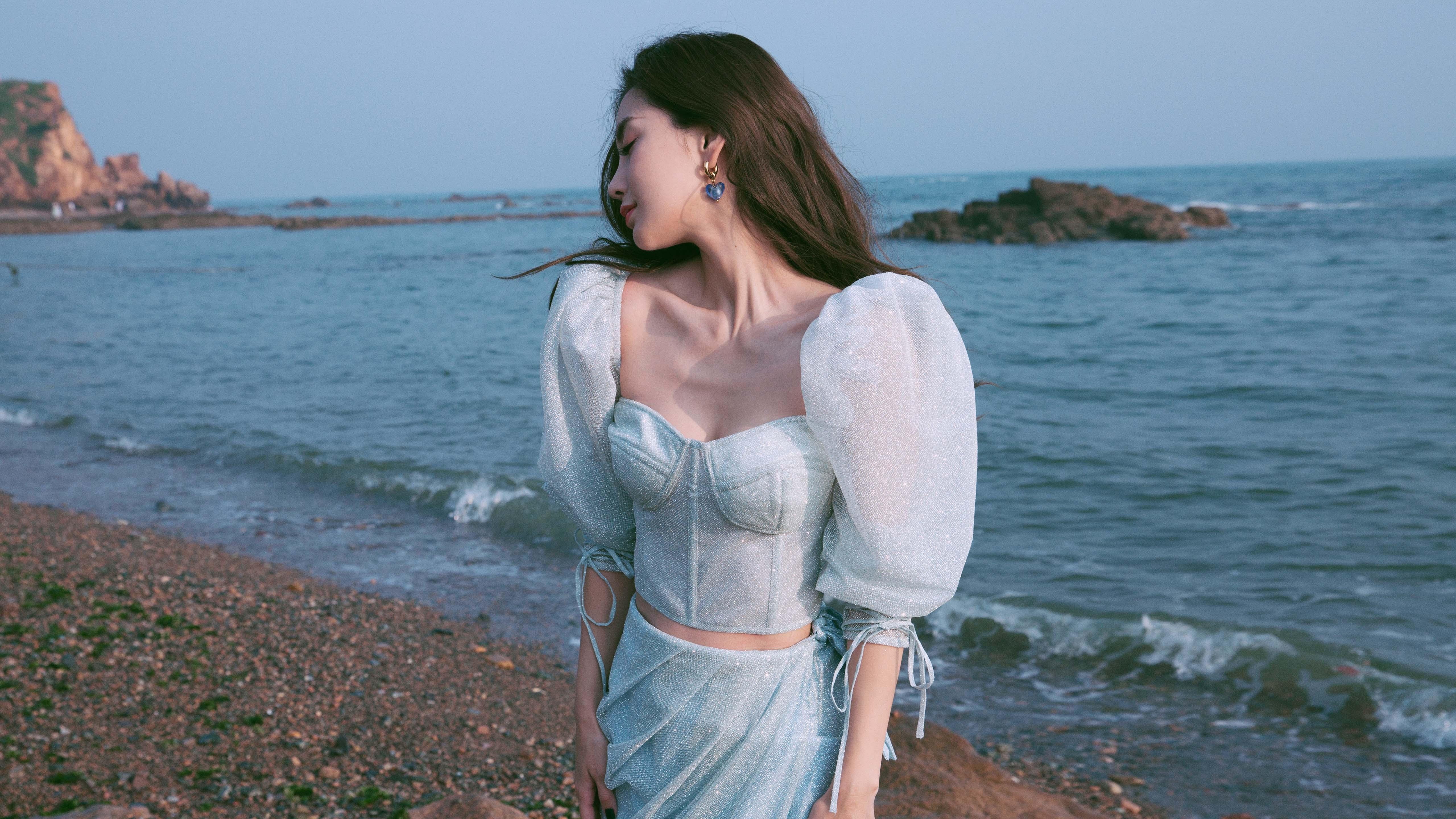 里昂锋线穿插牵制防线形成进攻空间,里昂路线