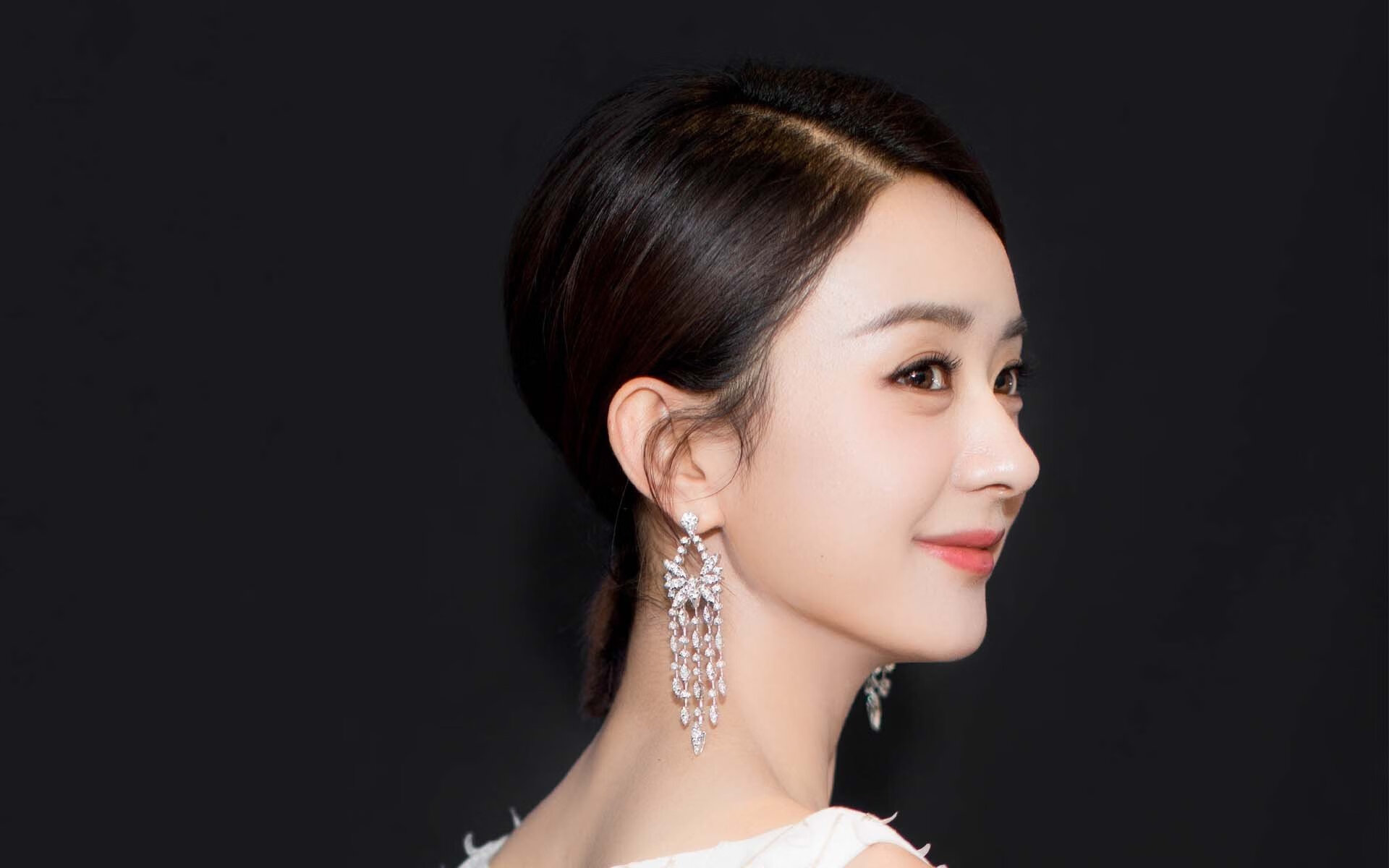 教练临场调整及时，战术响应迅速，作为教练员如何临场指导