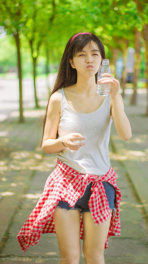 爱游戏官方-詹姆斯全场贡献两双湖人强势取胜，詹姆斯湖人两连冠