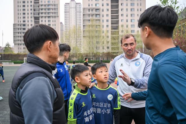 爱游戏体育:中国足球青训：注重球员心理素质培养，提升抗压能力的简单介绍