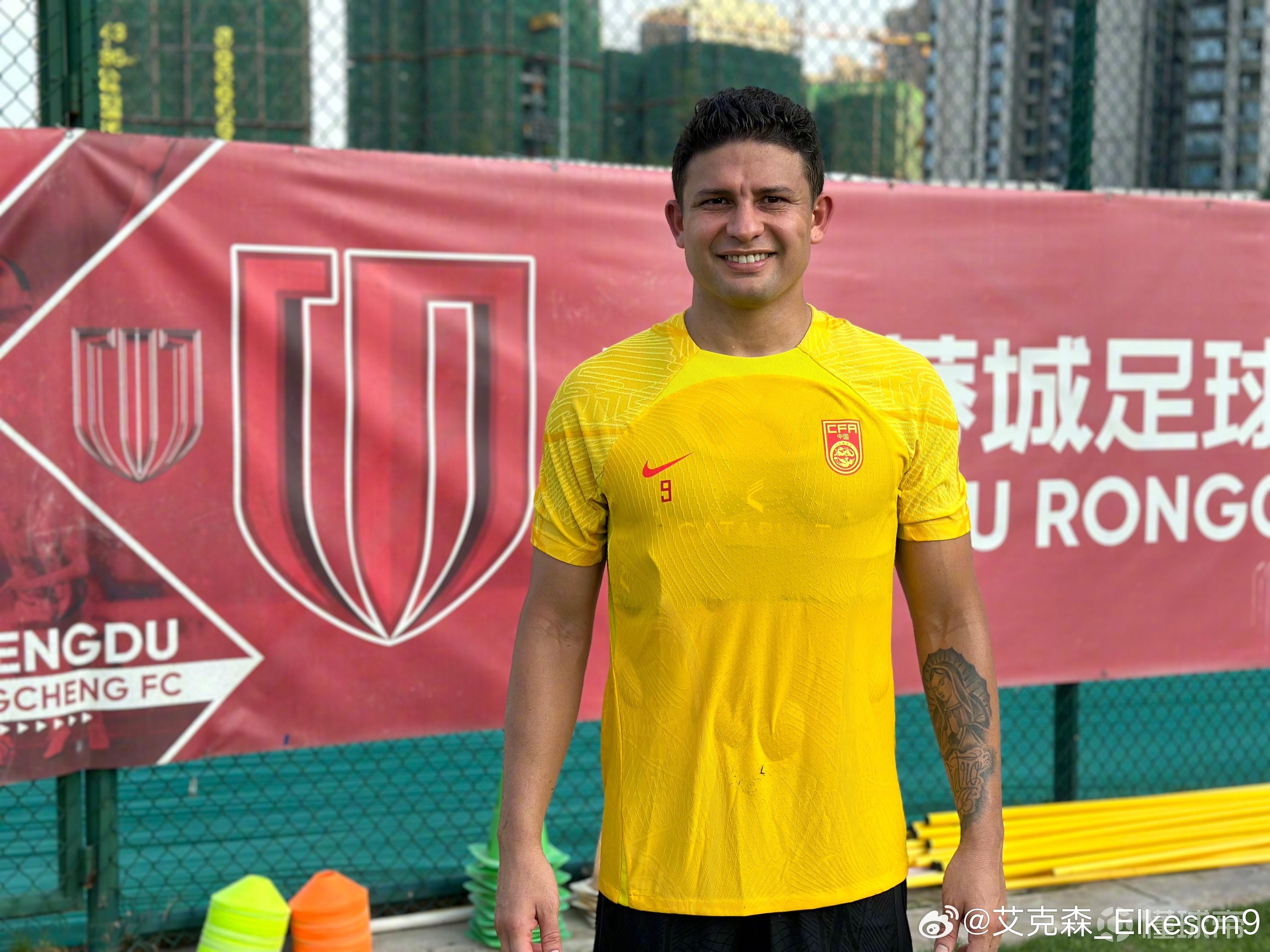 包含爱游戏体育:艾克森：在比赛中进球，帮助球队取得胜利，状态回升的词条