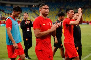 包含爱游戏体育:艾克森：在比赛中进球，帮助球队取得胜利，状态回升的词条