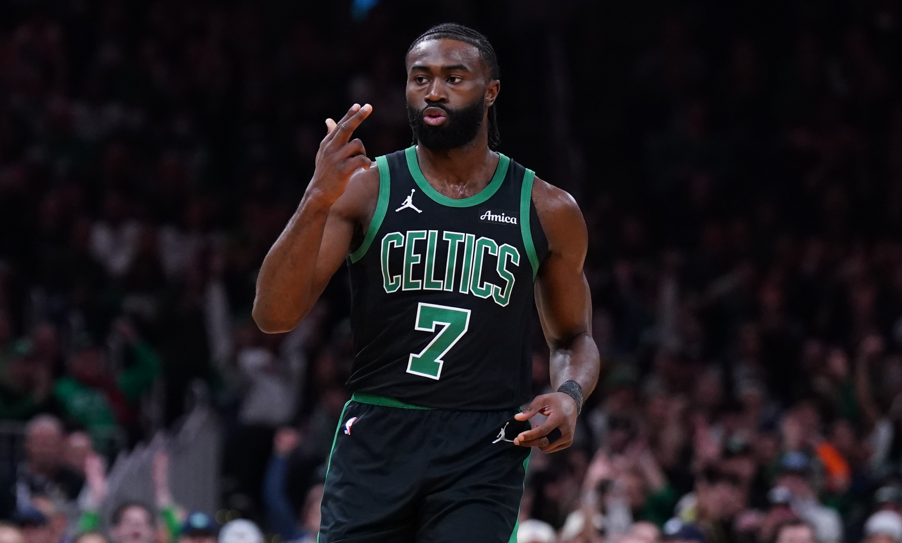 爱游戏体育：凯尔特人队季前赛：米哈伊柳克展现投射能力，争夺轮换位置的简单介绍