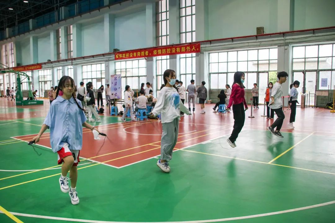 包含爱游戏体育：观众的体验：如何提升体育赛事的参与感的词条