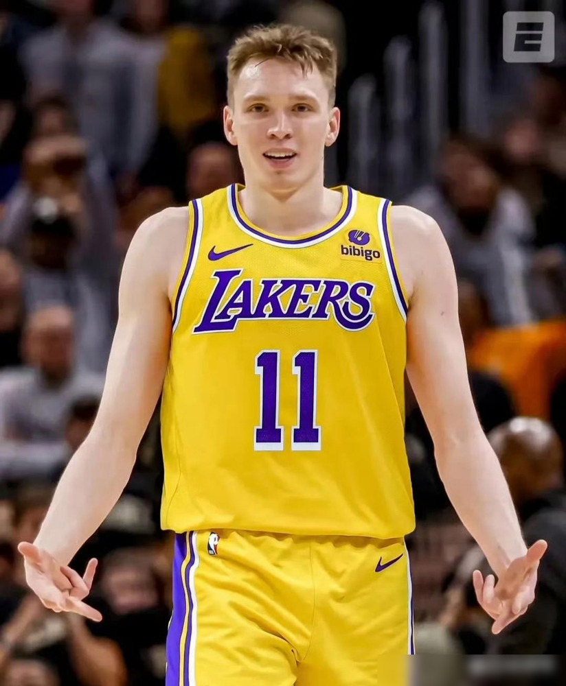 关于爱游戏体育:湖人队新赛季:沃克能否在防守端展现价值,成为球队的防守尖兵?的信息 关于爱游戏体育:湖人队新赛季:沃克能否在防守端展现价值,成为球队的防守尖兵?的信息