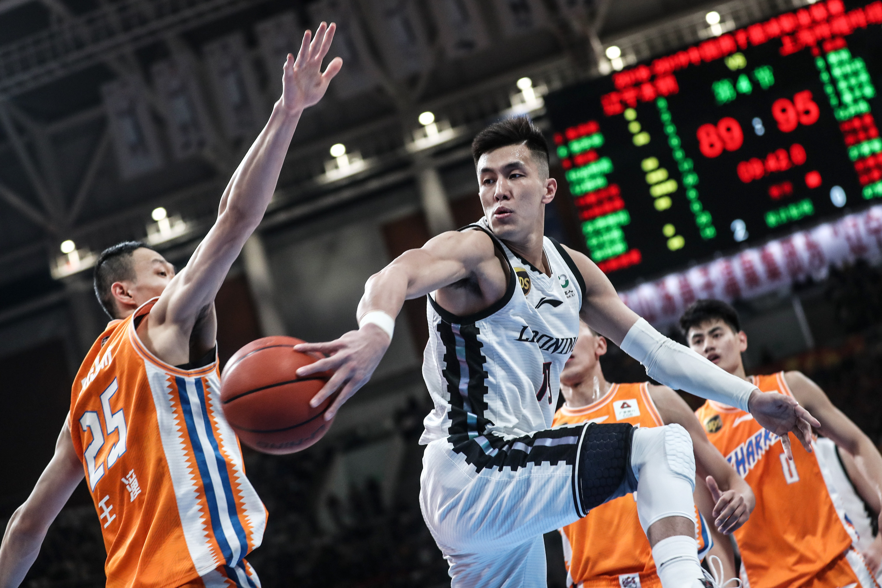 包含爱游戏体育:CBA球员合同到期,自由市场暗流涌动的词条 包含爱游戏体育:CBA球员合同到期,自由市场暗流涌动的词条