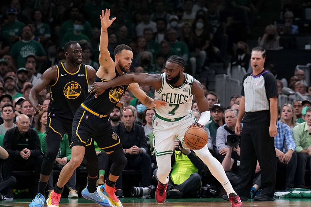 爱游戏体育：凯尔特人队防守策略：如何限制库里的无球跑动？的简单介绍